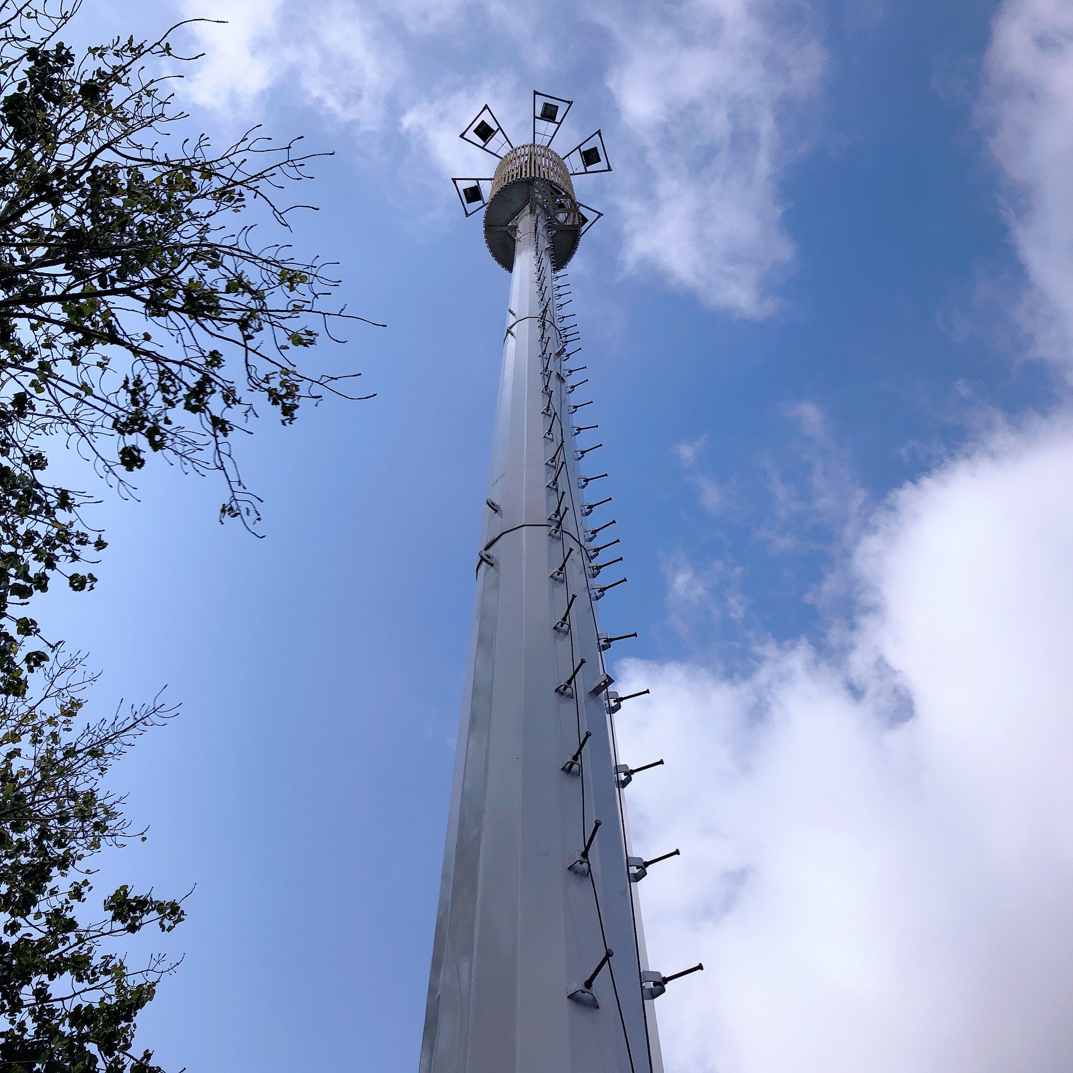 Indywidualna konstrukcja stalowa 15-metrowa wieża komunikacyjna mikrofalowa Unicom Mobile Signal